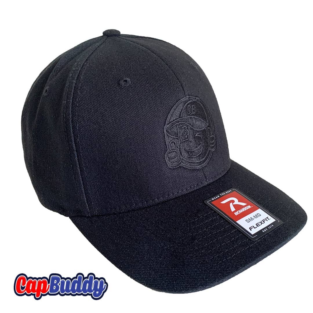 Cap Buddy Black on Black Flexfit Cap von Richardson - Cap Buddy Shop